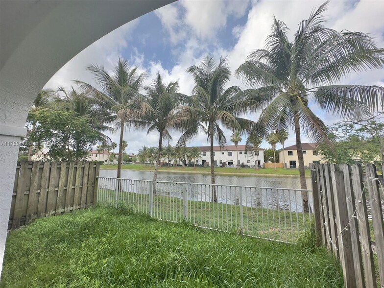 Building Photo - 8850 NW 97th Ave
