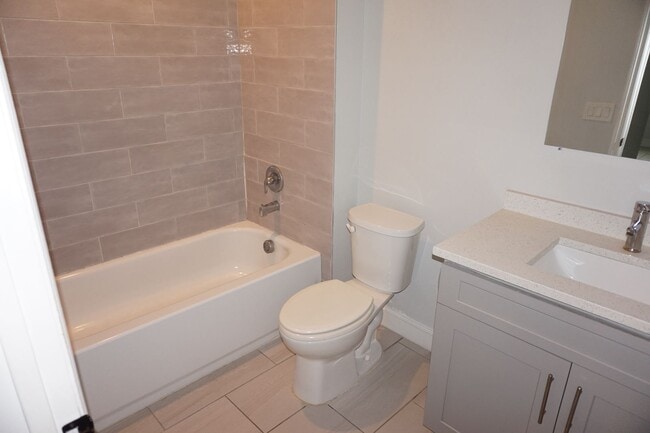 Building Photo - Spacious Duplex 3/2 Newly Built and Centra...