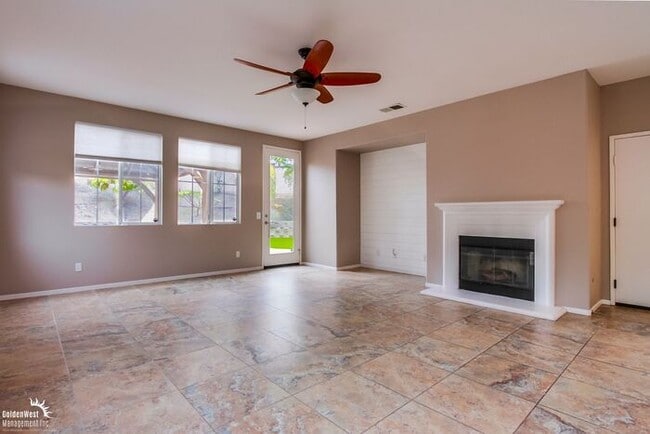 Building Photo - Beautifully 5Bdm 3.5Ba Home in Prime Location