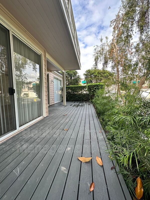 Building Photo - 34 Lakefront