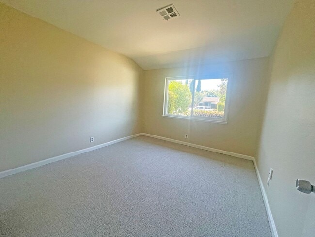 Building Photo - Charming 3/2 Gilroy