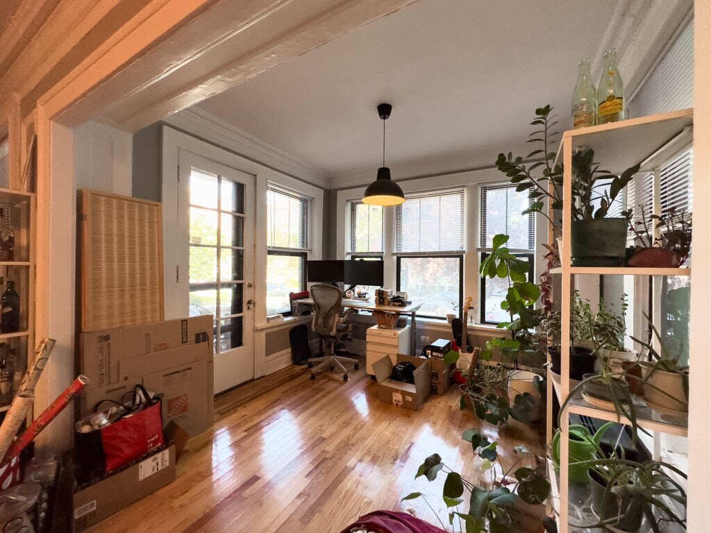 Building Photo - 441 W Melrose St