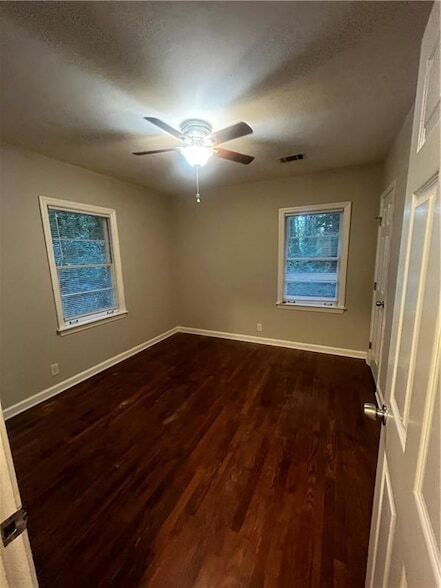 Building Photo - 1840 Camellia Dr