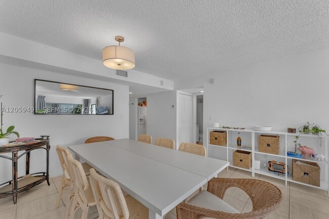 Building Photo - 255 Galen Dr
