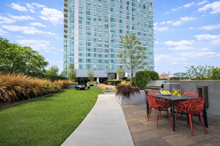 Building Photo - 1524 Sheepshead Bay Rd