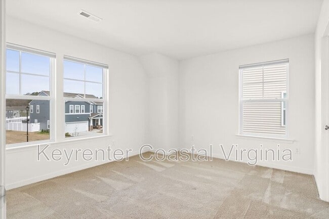 Building Photo - 305 Tarn Ct