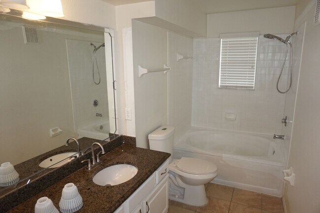 Building Photo - 400 Summit Ridge Pl