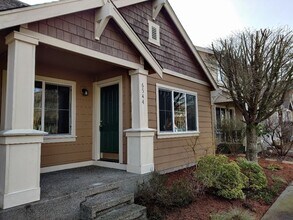 Building Photo - PENDING APPLICATION; Townhome w/ New Paint