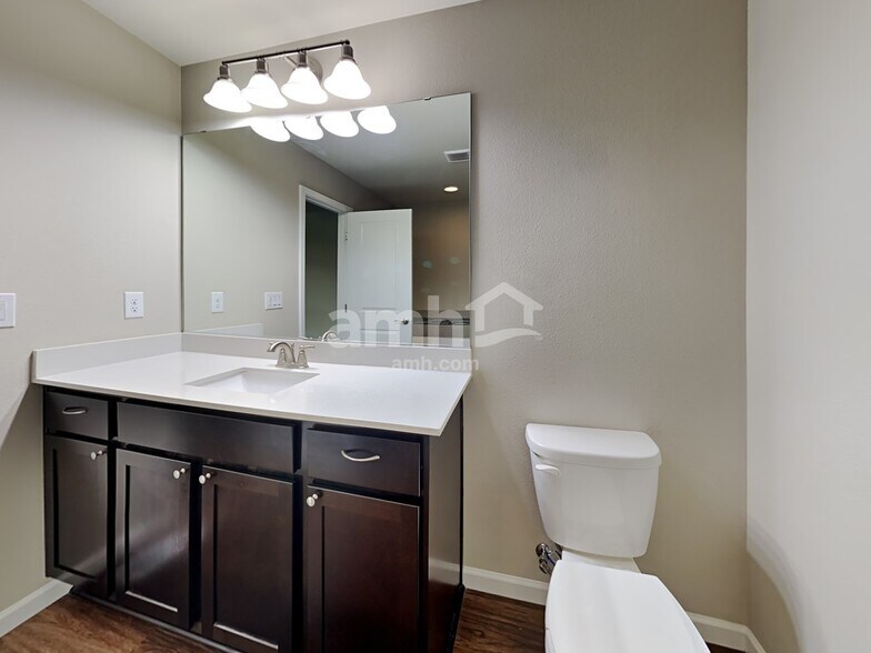 Building Photo - 306 Holdener Ln N