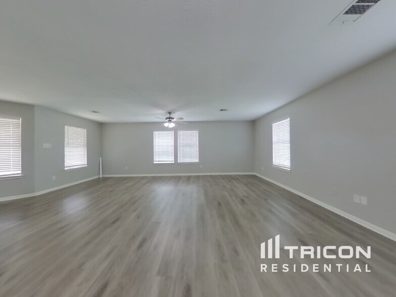 Building Photo - 21439 Jamals Way