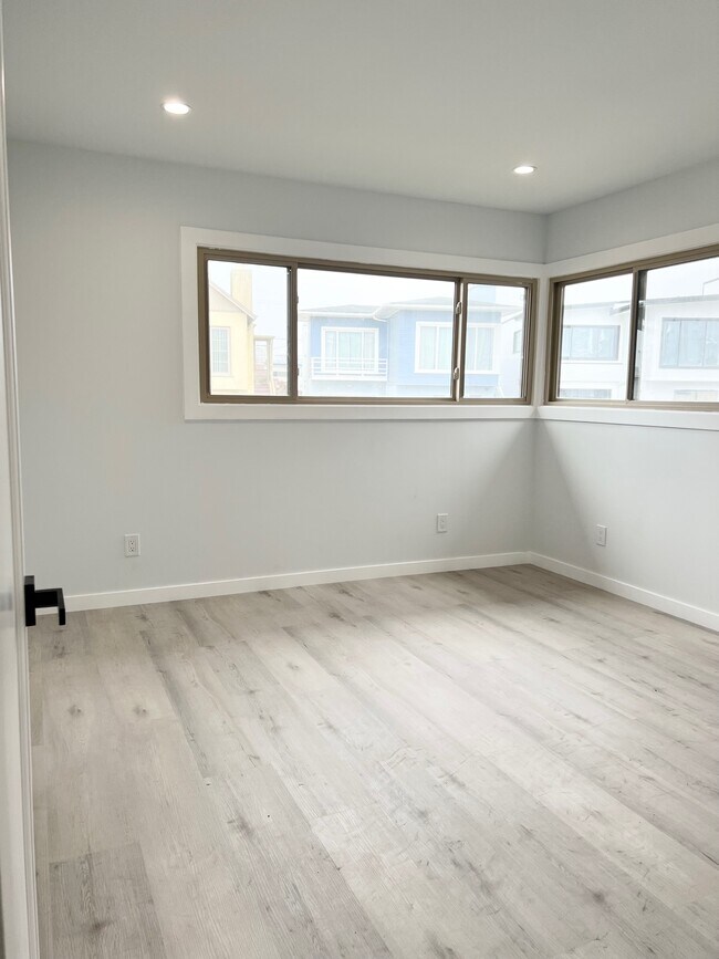 Building Photo - 2 Maywood Ave