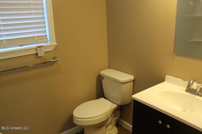 Building Photo - 1007 Bassett Dr