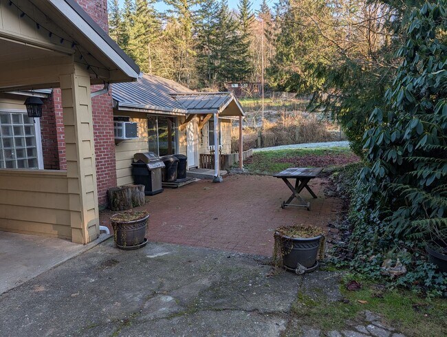 Building Photo - 12633 E Lake Dr