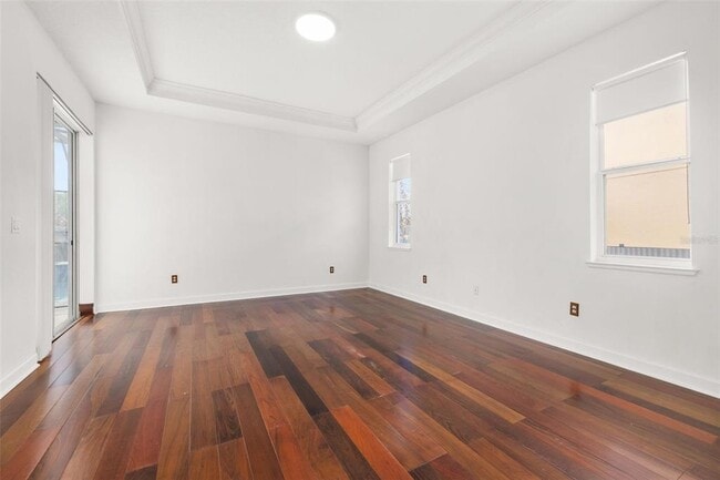 Building Photo - 9484 Walnut Crest Dr