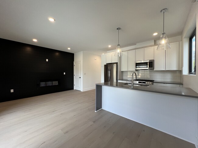 Building Photo - 2836 Harrison St
