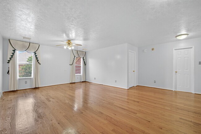 Building Photo - 3318 Pebble Trace Dr