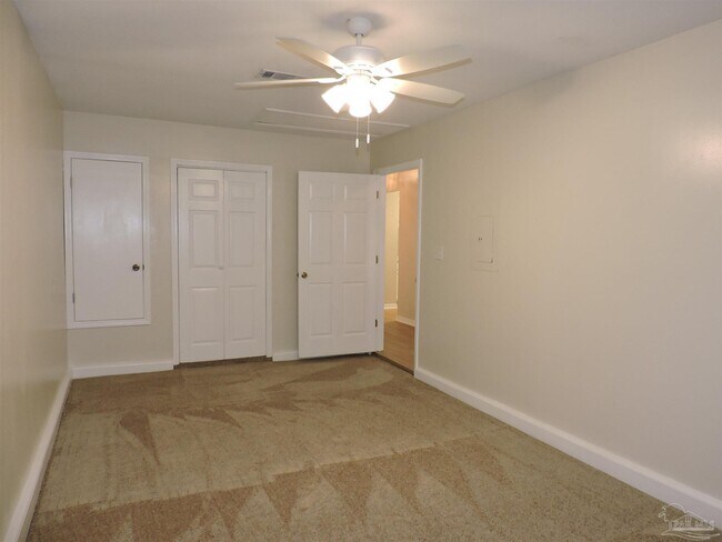 Building Photo - 1160 Sweetbriar St