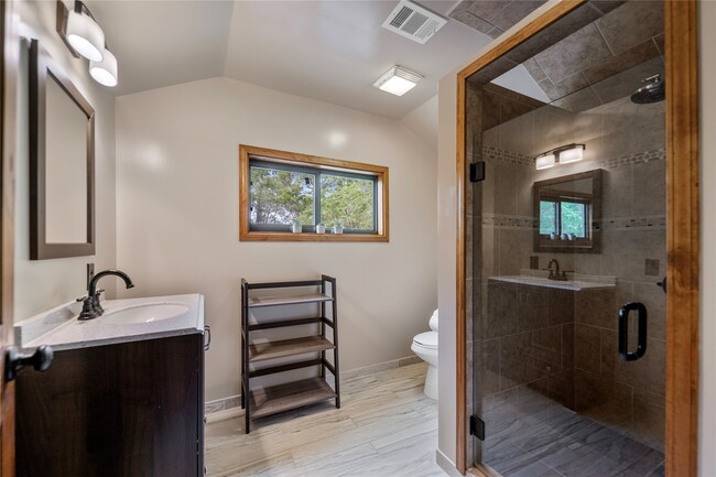 Building Photo - 358 Bridgeview Dr