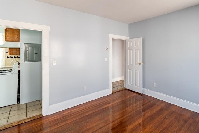 Building Photo - 15 Groom St