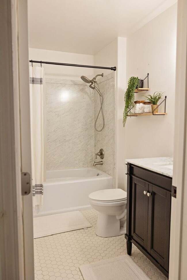 Building Photo - Updated 4 Bedroom DuPont Home for Rent