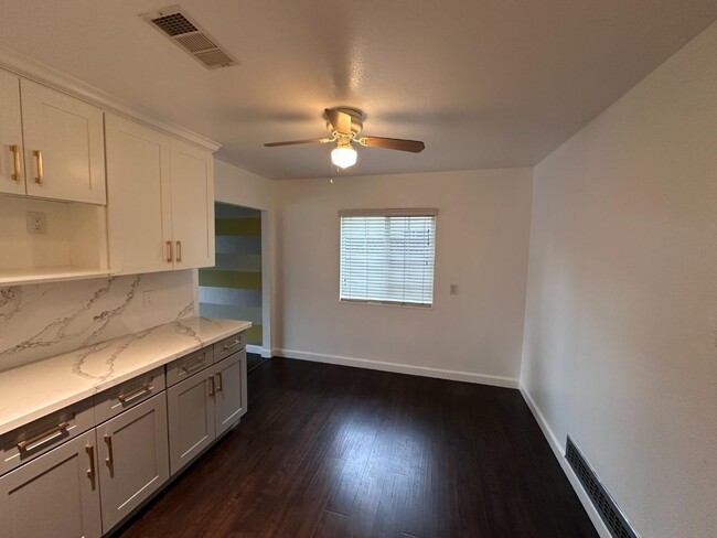 Building Photo - 756 Broadmoor Dr