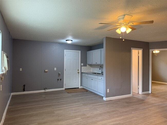 Building Photo - 8010 Roswell St