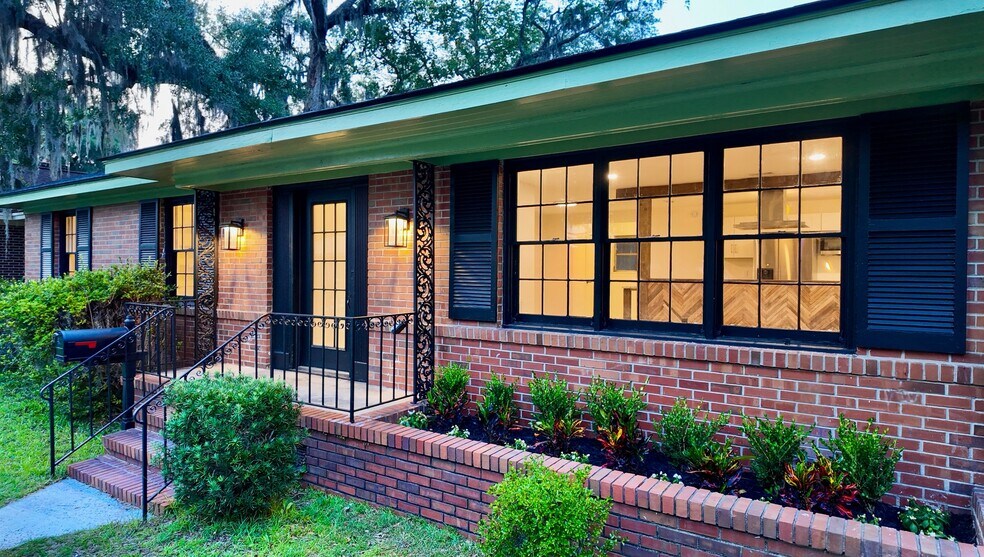 Building Photo - 1464 E 41st St