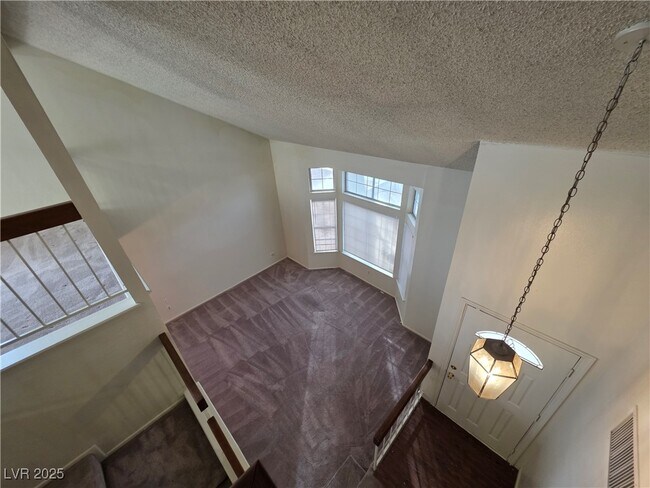 Building Photo - 321 S Bent Creek Dr