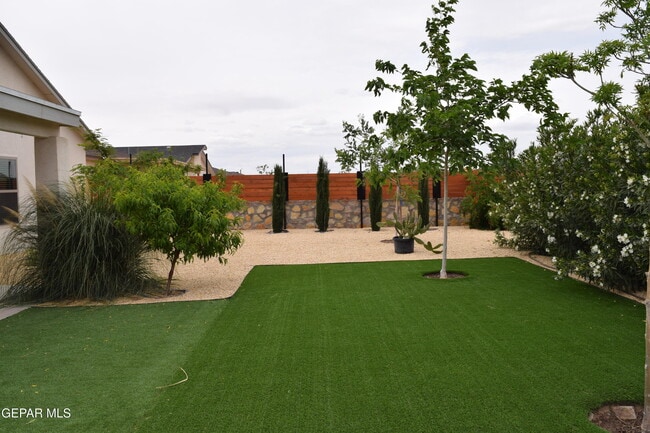 Building Photo - 355 Sol Ct