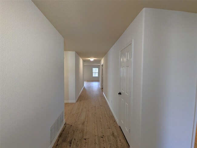 Building Photo - 5760 Fountain Flat Dr