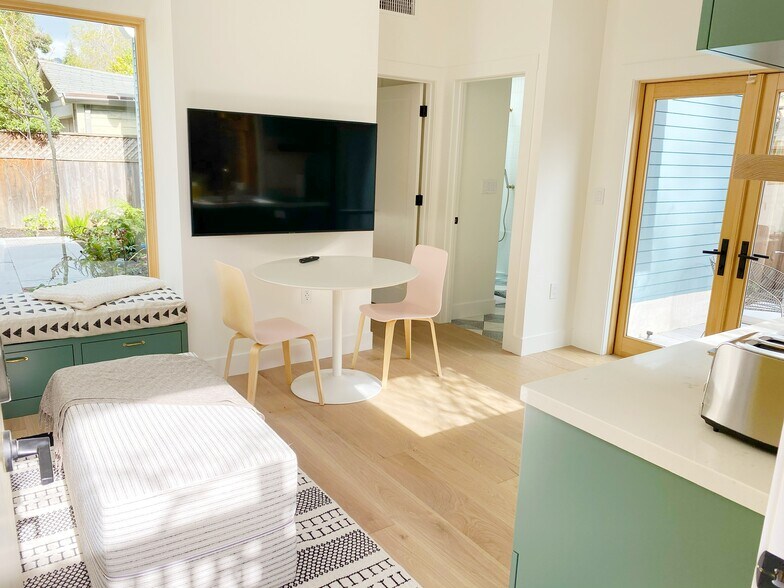 Open and airy main living space with French doors to private patio. - 5579 Taft Ave