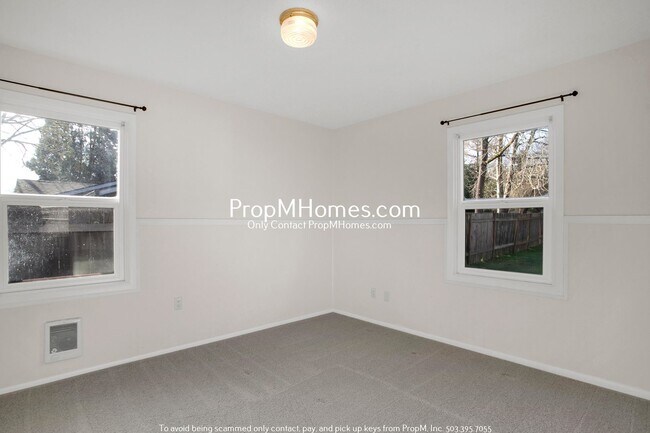 Building Photo - Cozy Two Bedroom Home in Willamette on a Massive Lot!