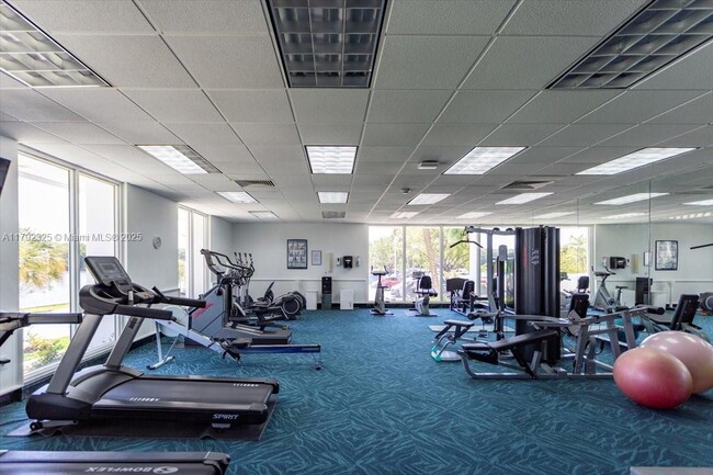 Building Photo - 500 Bayview Dr