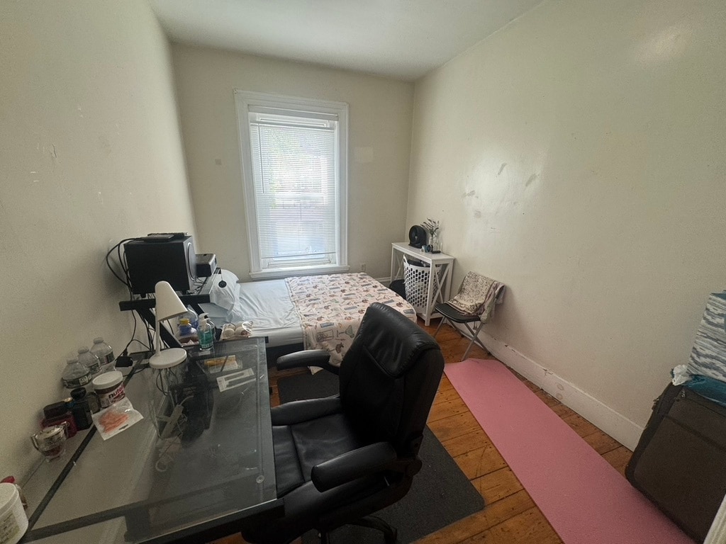 Building Photo - 247 Roxbury St