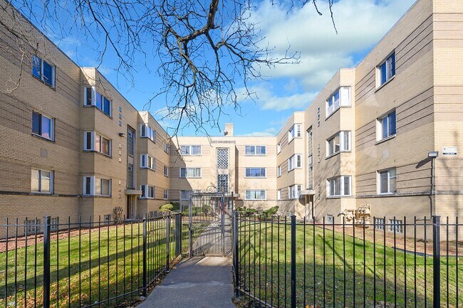 Building Photo - Gorgeous 2bed/1bath Condo Unit For Rent in...