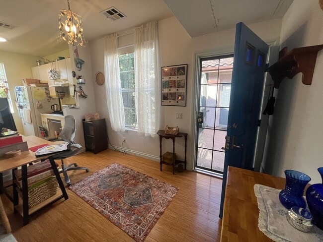 Building Photo - Stylish Second-Floor Condo in Sabre Springs – San Diego