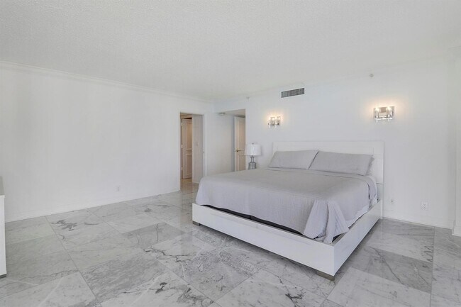 Building Photo - 5380 N Ocean Dr