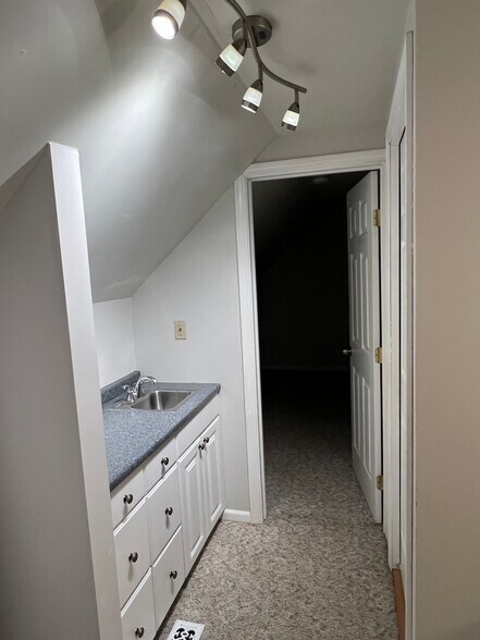 Building Photo - 31 Perimeter Rd