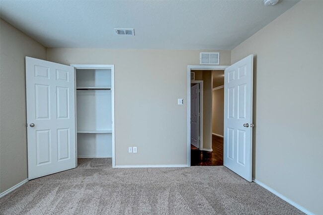 Building Photo - 120 Abelia Dr