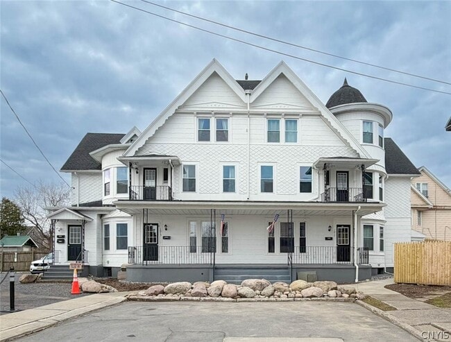 Building Photo - 1015 White Pl