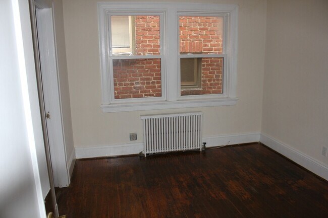 Building Photo - 3218 W Grace St