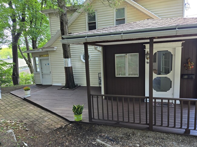 Building Photo - 12 Wood Ct