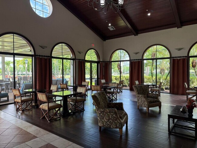 Building Photo - 2793 Shaughnessy Dr