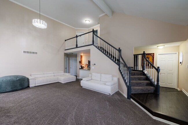 Building Photo - 25037 Brett St