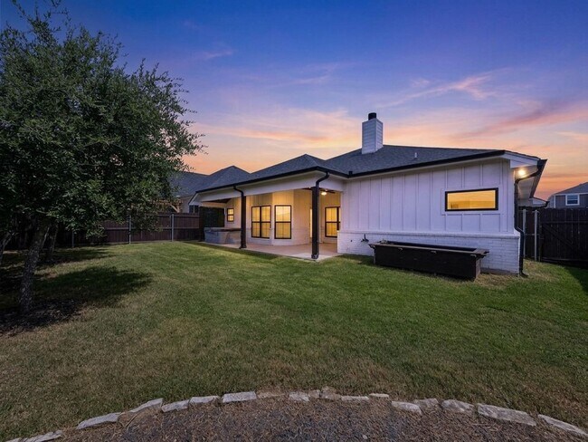 Building Photo - Modern 3 Bed / 2 Bath Home with Central Air & Updated Appliances in West Temple