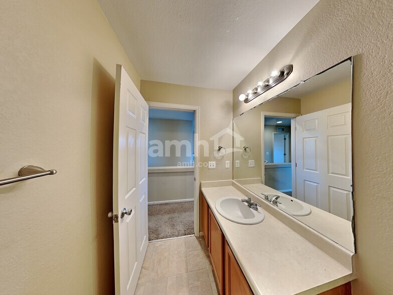 Building Photo - 18660 E 47th Ave