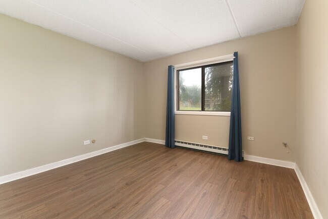Building Photo - 953 N Rohlwing Rd