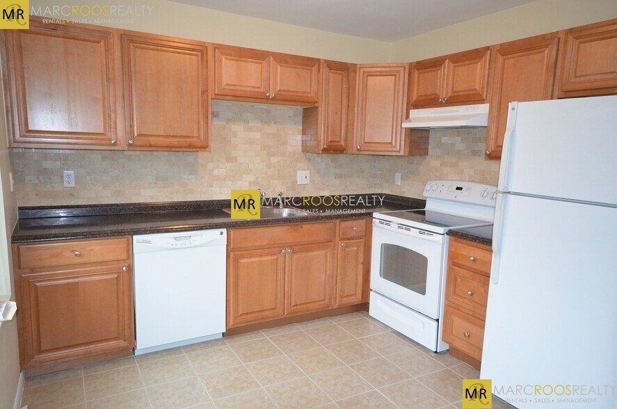 Primary Photo - 138 Marginal St