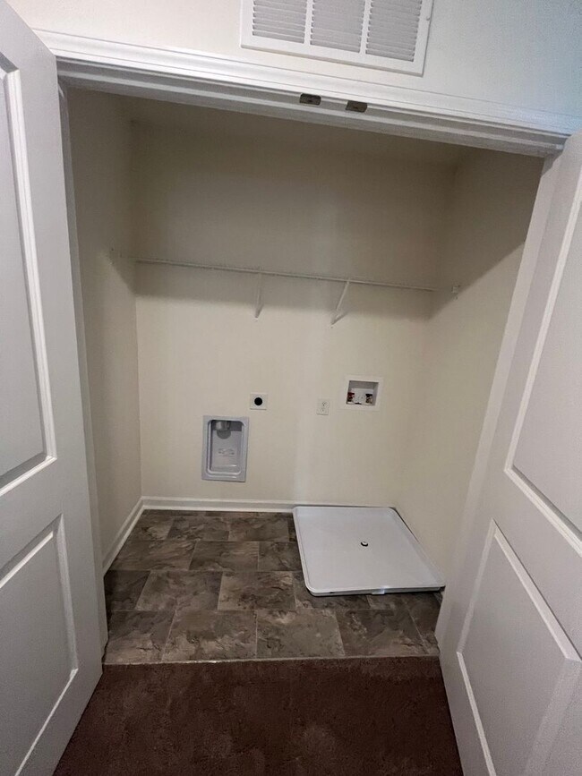 Building Photo - Brand New Townhome – Modern Comfort & Conv...