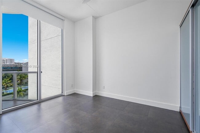 Building Photo - 3029 NE 188th St